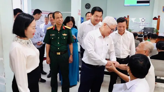 Bình Dương: Hơn 600 cán bộ, lãnh đạo nghỉ hưu trước tuổi ảnh 2
