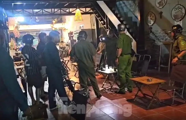 Người phụ nữ bị 'phi công' cùng công ty tống tiền, tình bằng clip ân ái trong một đêm say ảnh 2