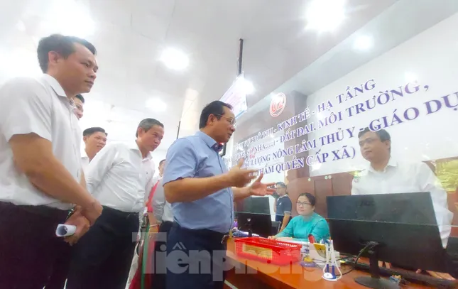 Chủ tịch UBND TPHCM ‘hỏi xoáy’ cán bộ phường khi khảo sát vận hành chính quyền hai cấp ảnh 2