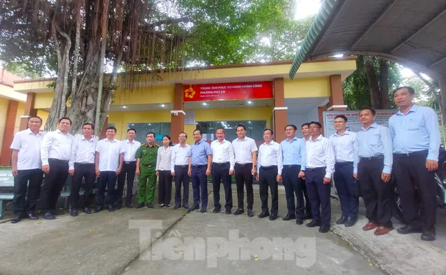 Chủ tịch UBND TPHCM ‘hỏi xoáy’ cán bộ phường khi khảo sát vận hành chính quyền hai cấp ảnh 5