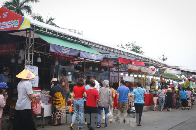 Đặc sản của hơn 20 tỉnh thành có mặt tại tuần hàng sản phẩm OCOP, làng nghề tại Tây Hồ ảnh 4