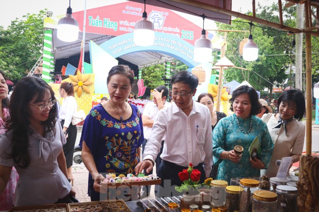 Đặc sản của hơn 20 tỉnh thành có mặt tại tuần hàng sản phẩm OCOP, làng nghề tại Tây Hồ ảnh 2