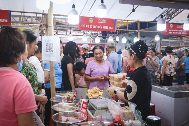Đặc sản của hơn 20 tỉnh thành có mặt tại tuần hàng sản phẩm OCOP, làng nghề tại Tây Hồ ảnh 3