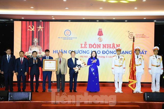 Hiệp hội Doanh nghiệp nhỏ và vừa Hà Nội nhận Huân chương Lao động Hạng Nhất ảnh 1