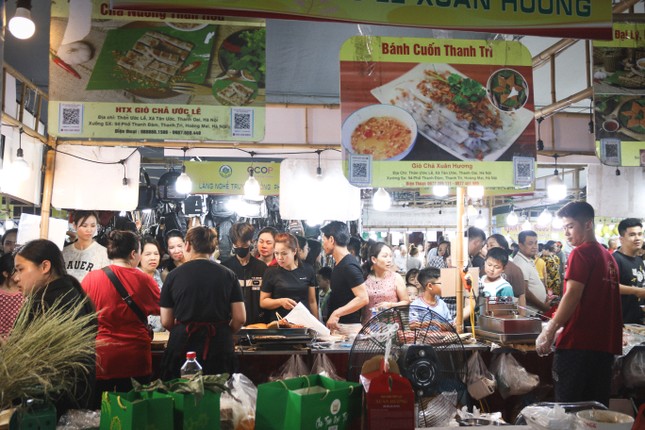 Hà Nội: 1.000 đặc sản vùng miền quy tụ tại phố đi bộ Sơn Tây ảnh 4
