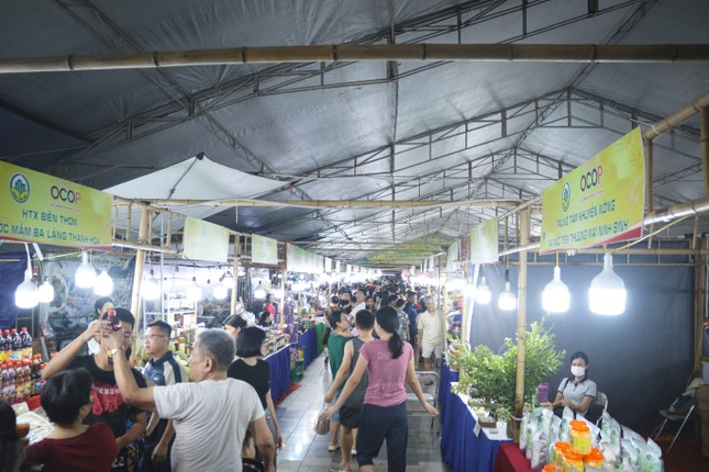 Hà Nội: 1.000 đặc sản vùng miền quy tụ tại phố đi bộ Sơn Tây ảnh 5