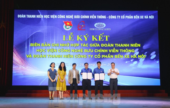Bến xe Hà Nội và 20 DN vận tải giảm giá vé xe khách cho sinh viên ảnh 2