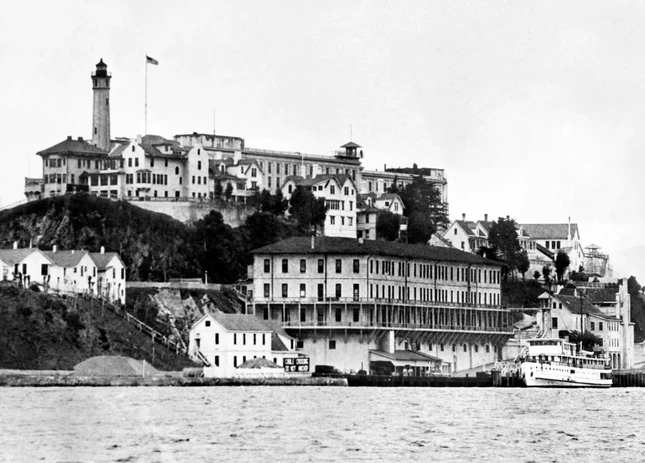 Ông Trump muốn biến nhà tù khét tiếng Alcatraz thành biểu tượng ảnh 1