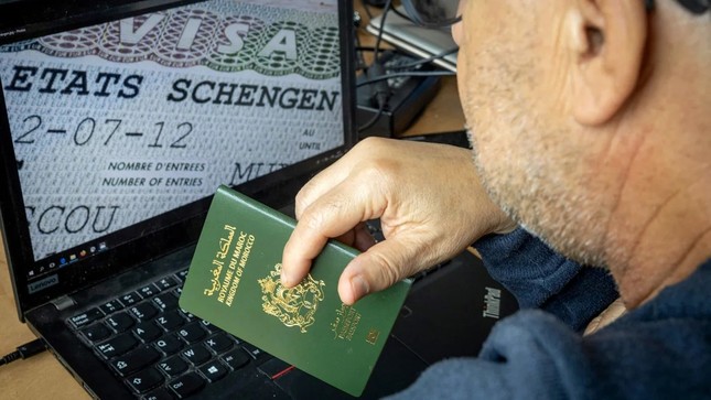 Hơn 1.800 tỷ &apos;bay màu&apos; vì bị từ chối visa châu Âu ảnh 1