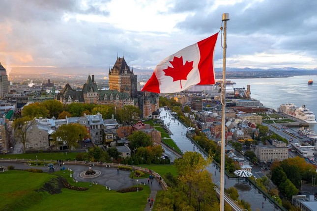 Bất ngờ cách người Canada chào đón du khách Mỹ ảnh 1
