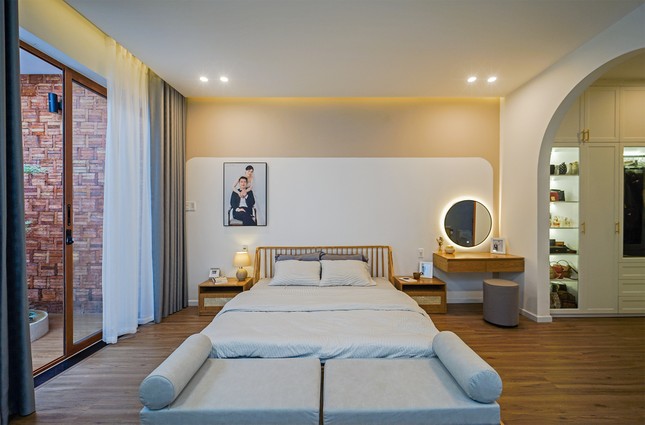 Những đường cong mềm mại trong ngôi nhà phố ở Kon Tum ảnh 10