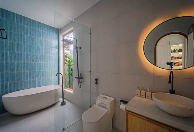 Những đường cong mềm mại trong ngôi nhà phố ở Kon Tum ảnh 11