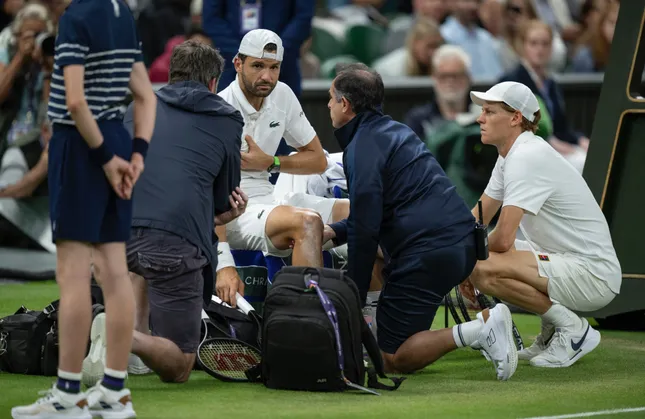 Jannik Sinner đi tiếp tại Wimbledon theo cách... hài hước nhất ảnh 1
