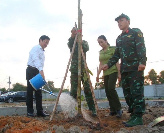 Nhiều tỉnh thành phát động 'Tết trồng cây' ngày đầu khai xuân ảnh 7