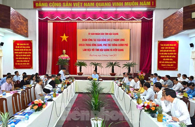 'Tôi đi tiếp xúc cử tri ở Phú Quốc thấy đụng vào đất chỗ nào cũng vướng' ảnh 1