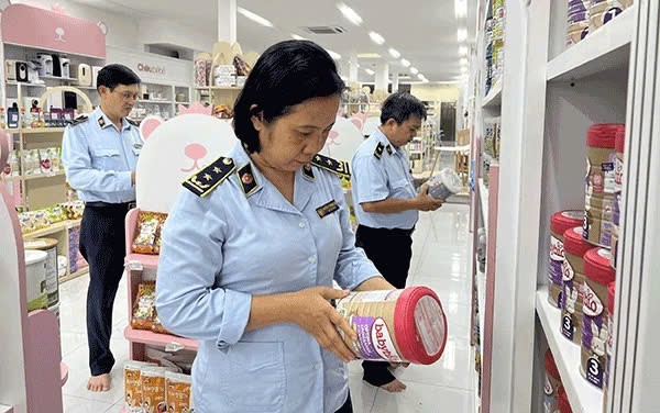 Phát hiện 3 mẫu sữa không đạt chất lượng, chuyển cơ quan điều tra ảnh 1