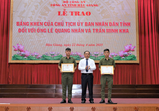 Truy tặng Huân chương cho thiếu tá công an hy sinh khi làm nhiệm vụ ảnh 2