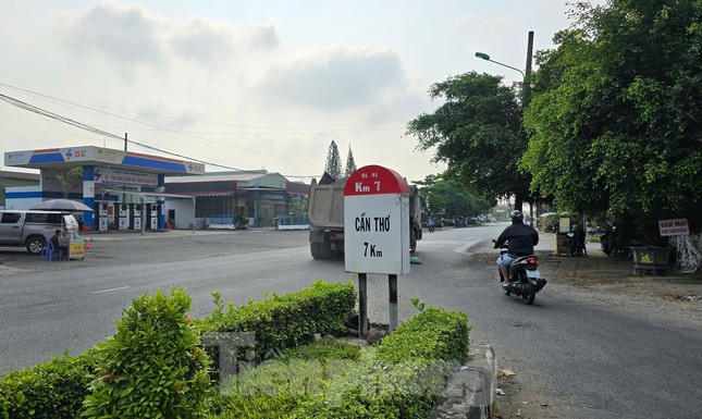 Chủ tịch Cần Thơ yêu cầu giải quyết kiến nghị về các dự án chậm, kéo dài gây ảnh hưởng đến đời sống nhân dân ảnh 2