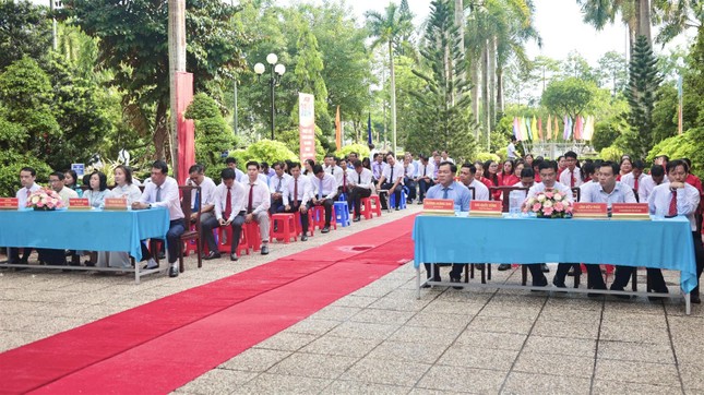 Nhiều hoạt động báo công dâng Bác ở Trà Vinh ảnh 1
