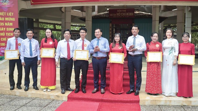 Nhiều hoạt động báo công dâng Bác ở Trà Vinh ảnh 4