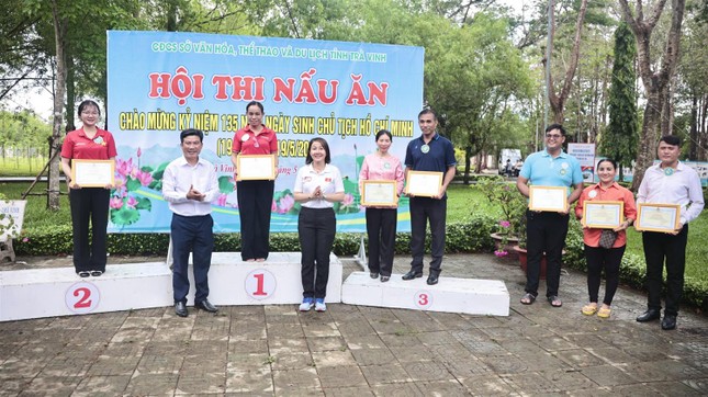 Nhiều hoạt động báo công dâng Bác ở Trà Vinh ảnh 5