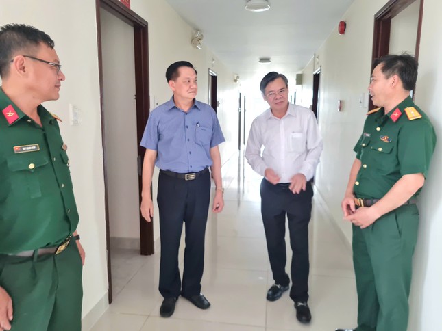 Chủ tịch TP. Cần Thơ kiểm tra thực tế nơi dự kiến cho cán bộ về ở sau sáp nhập ảnh 2