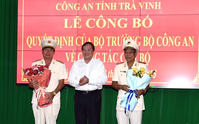 Hai Phó Giám đốc Công an tỉnh Trà Vinh nghỉ hưu trước tuổi ảnh 1