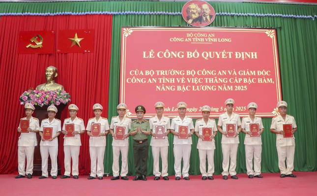 Công bố quyết định của Bộ trưởng Bộ Công an tại Vĩnh Long ảnh 1