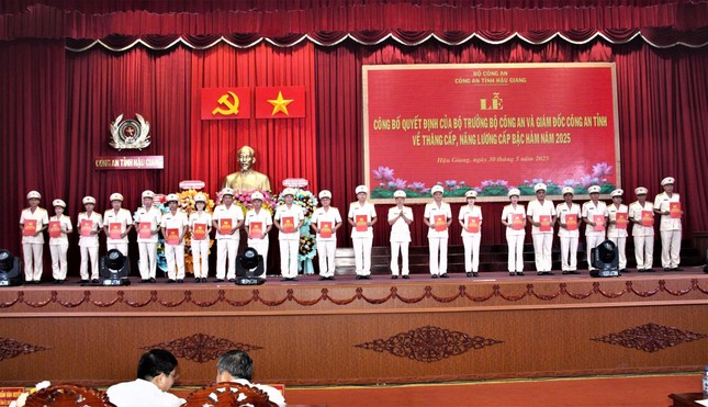 Công bố quyết định của Bộ trưởng Công an ở Đà Nẵng, Hậu Giang ảnh 2