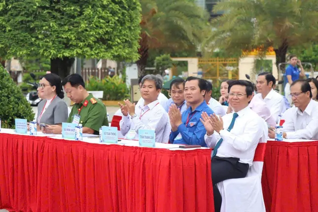 Tình nguyện hè, tuổi trẻ Bến Tre tích cực giúp người dân tiếp cận công nghệ ảnh 1