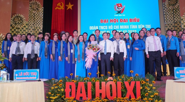 Xây dựng hình mẫu thanh niên