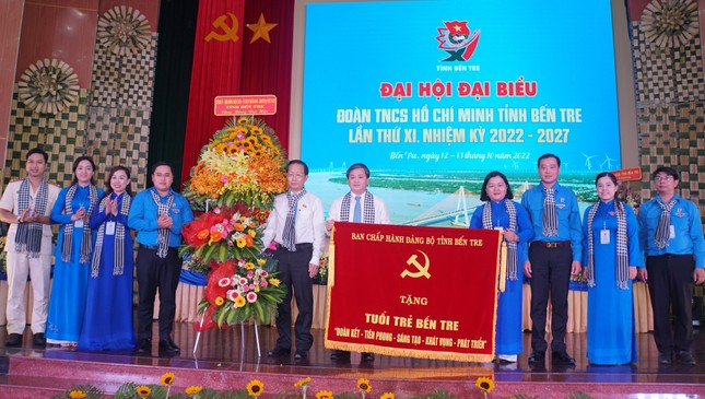 Xây dựng hình mẫu thanh niên