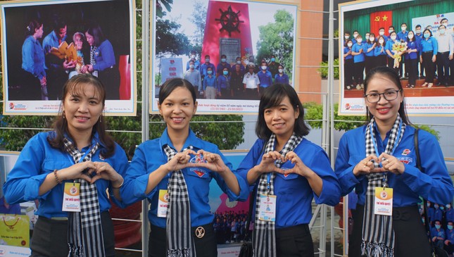 Xây dựng hình mẫu thanh niên
