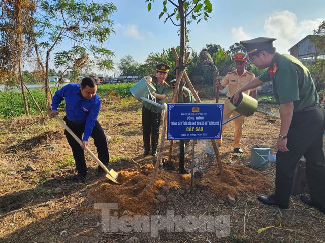 Tuổi trẻ công an thành phố Cần Thơ dấn thân vào việc mới, khó ảnh 3