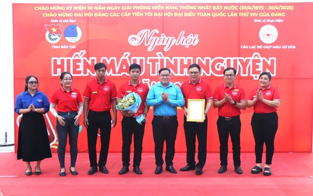 &apos;Giọt máu xứ Dừa&apos; lan tỏa tinh thần tình nguyện vì cộng đồng ảnh 11