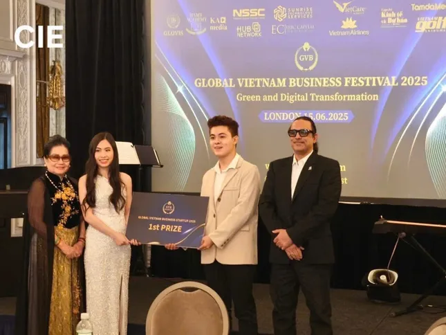 Sinh viên làm gỗ từ rơm đoạt Quán quân thi khởi nghiệp tại Anh ảnh 1