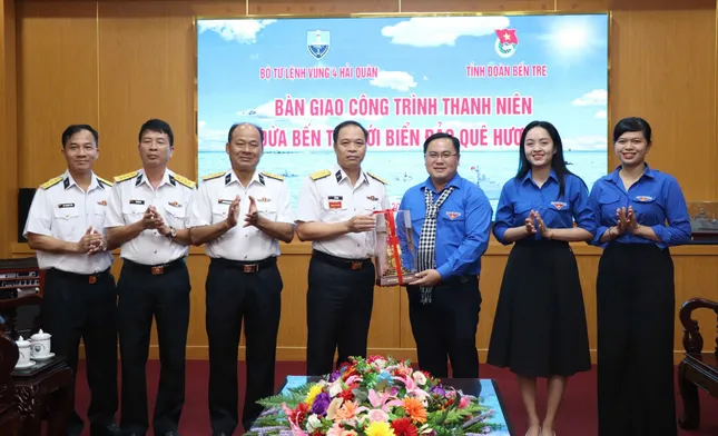 Dừa Bến Tre đến Trường Sa ảnh 1