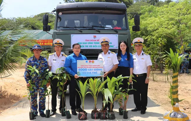 Dừa Bến Tre đến Trường Sa ảnh 2
