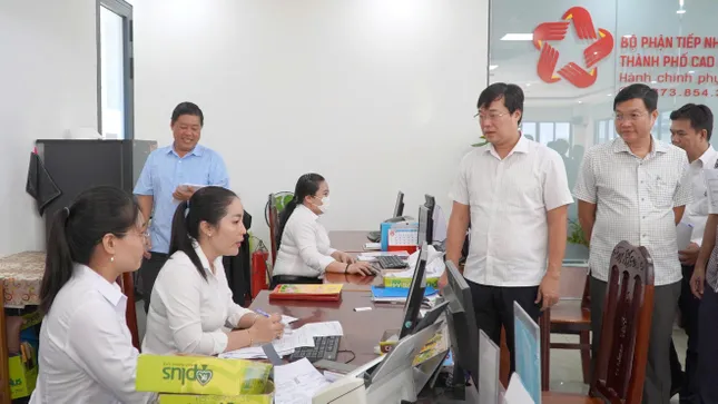 Hơn 200 cán bộ Đồng Tháp chưa phải chuyển chỗ làm việc ảnh 1