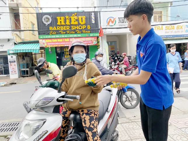 Hai anh em ruột ở Cần Thơ nhiều năm tiếp sức sĩ tử ảnh 3