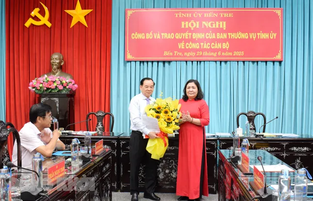Chủ tịch UBND tỉnh Bến Tre Trần Ngọc Tam nghỉ hưu trước tuổi ảnh 1