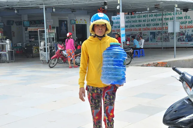 Đầu tư gần 200 triệu mua máy lọc nước mặn thành ngọt tặng miễn phí cho dân ảnh 7
