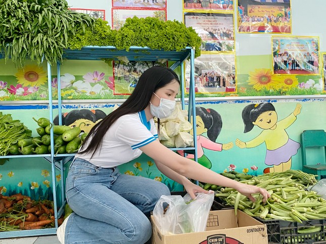 Hoa khôi Huỳnh Thuý Vi: ‘Giá trị tốt đẹp đến từ việc làm giản dị nhất’ ảnh 2