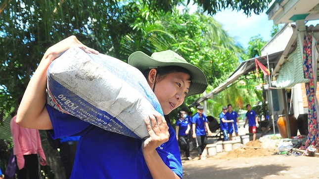 Mướt mồ hôi trên công trình thanh niên tình nguyện ảnh 3