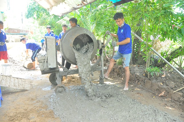 Mướt mồ hôi trên công trình thanh niên tình nguyện ảnh 5