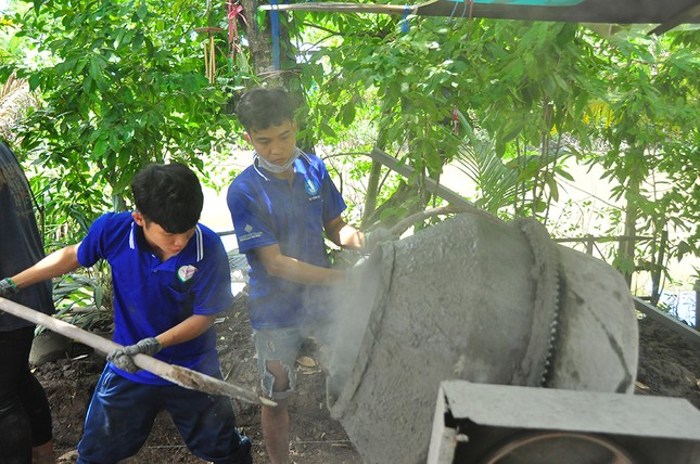 Mướt mồ hôi trên công trình thanh niên tình nguyện ảnh 6