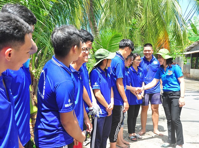Mướt mồ hôi trên công trình thanh niên tình nguyện ảnh 15