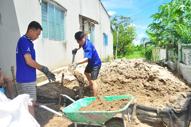 Mướt mồ hôi trên công trình thanh niên tình nguyện ảnh 8