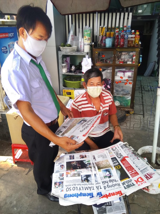 Mưu sinh nghề bán báo ảnh 2