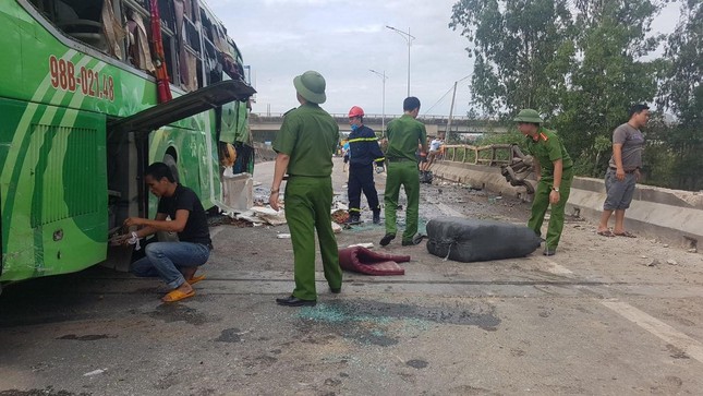 Vụ xe khách lao xuống sông, 9 người thương vong: Do tài xế buồn ngủ? ảnh 2